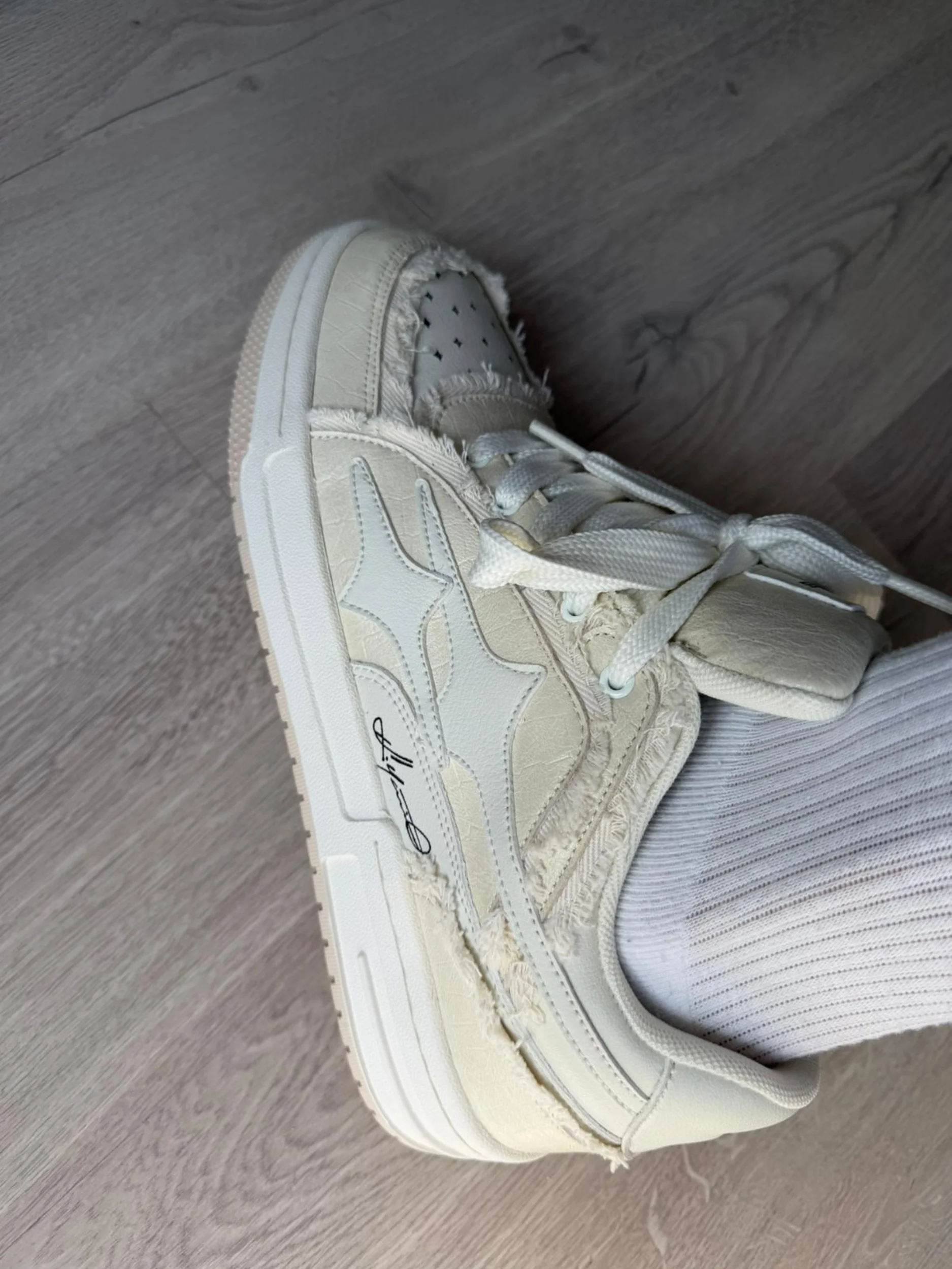 DCRB Ivory Croc Low Sneakers - Image 9