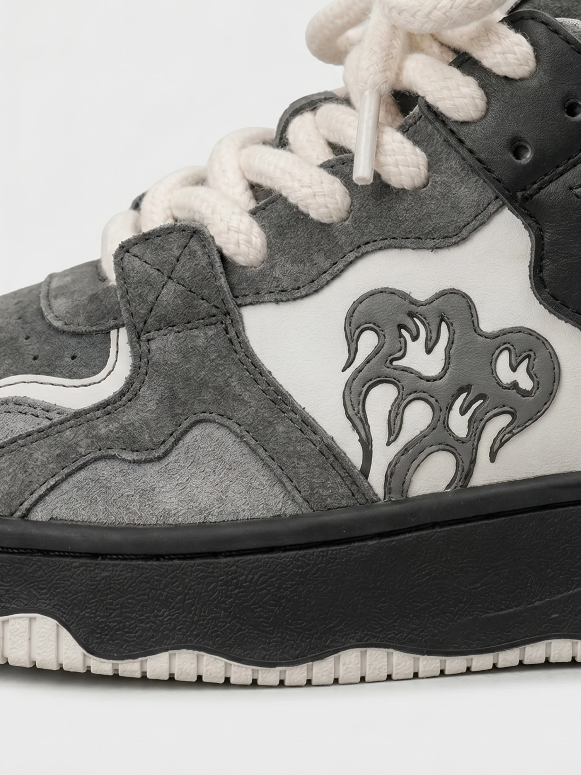 Retro Heart Sneaker - Image 5